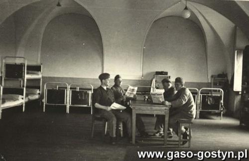 Oddział niemiecki stacjonujący w klasztorze na Świętej Górze w Gostyniu (1941 r.).